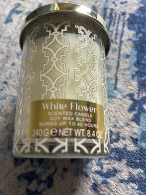 White Flower Scented Soy Candle - 8.4 oz